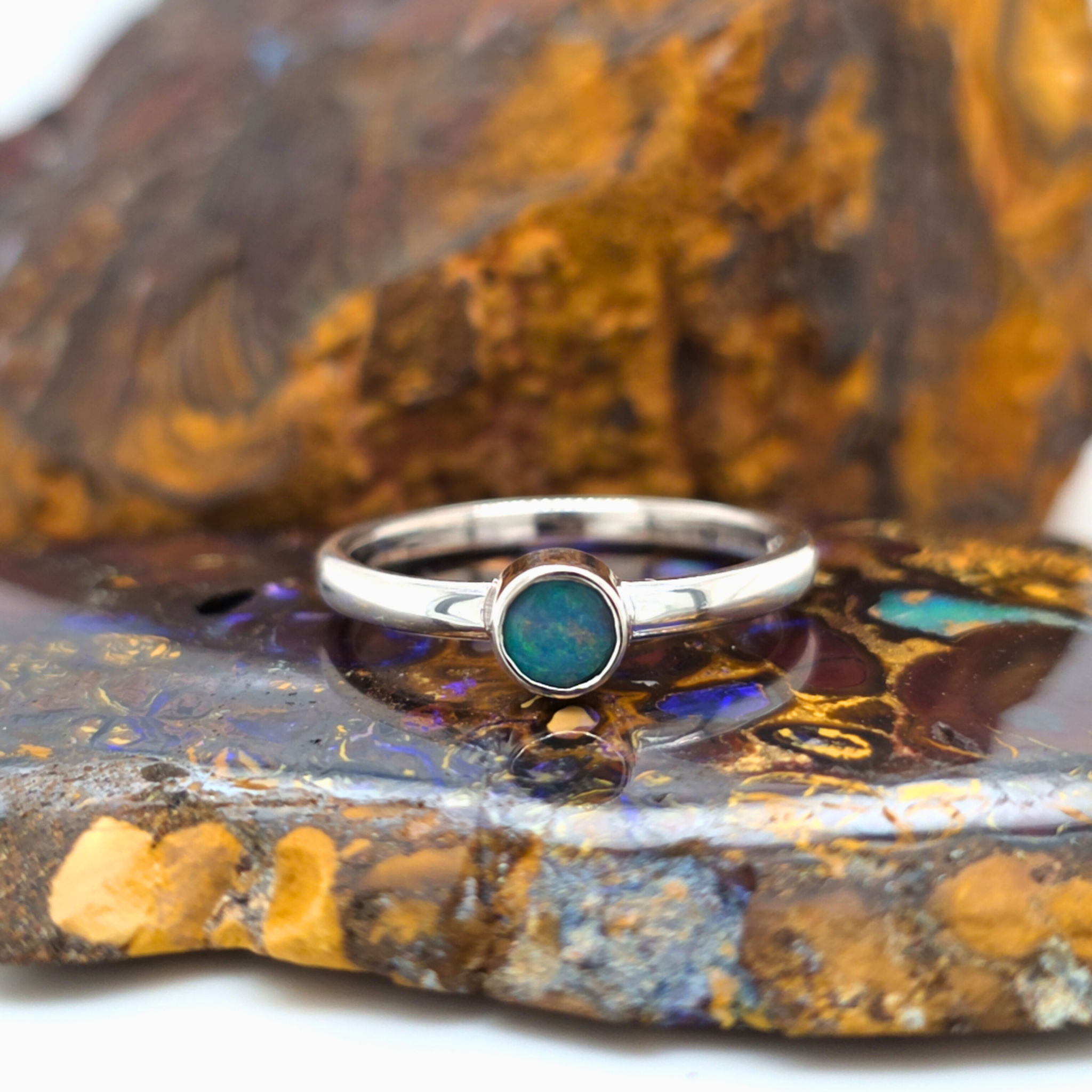 Coober Pedy Opal Ring – Palladium Silver, Size T