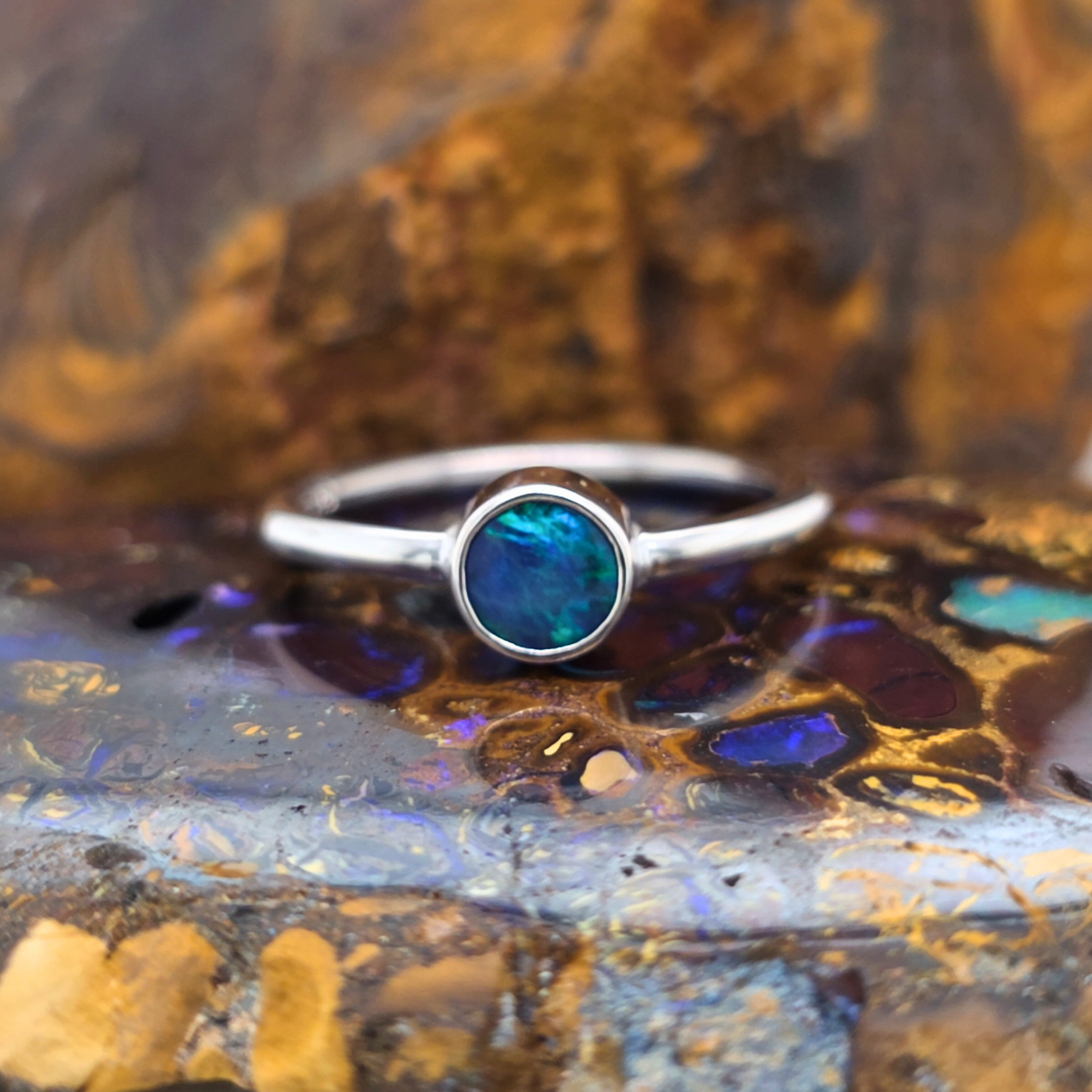 Round Coober Pedy Opal Ring – Palladium Silver, Size S