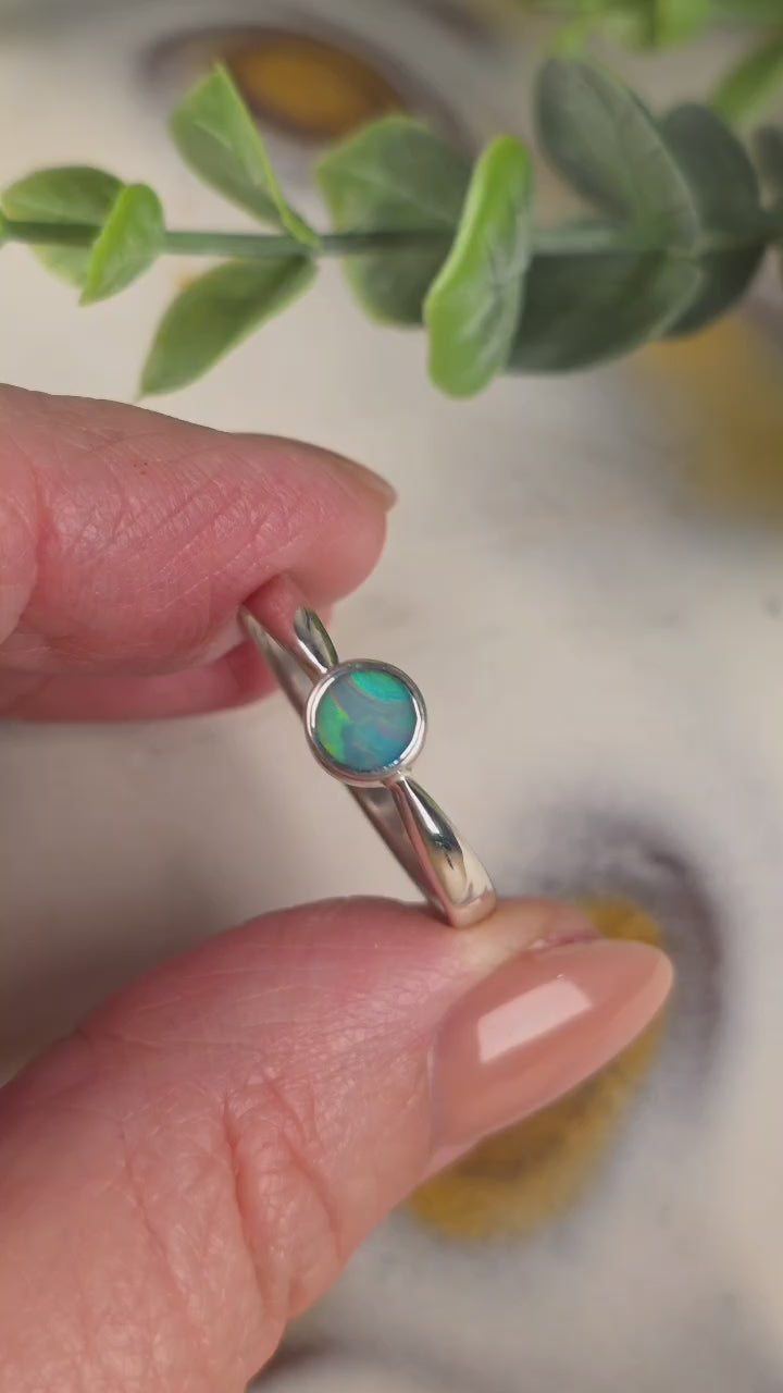 Round Opal Doublet Ring – Reverse Taper Band, Size U