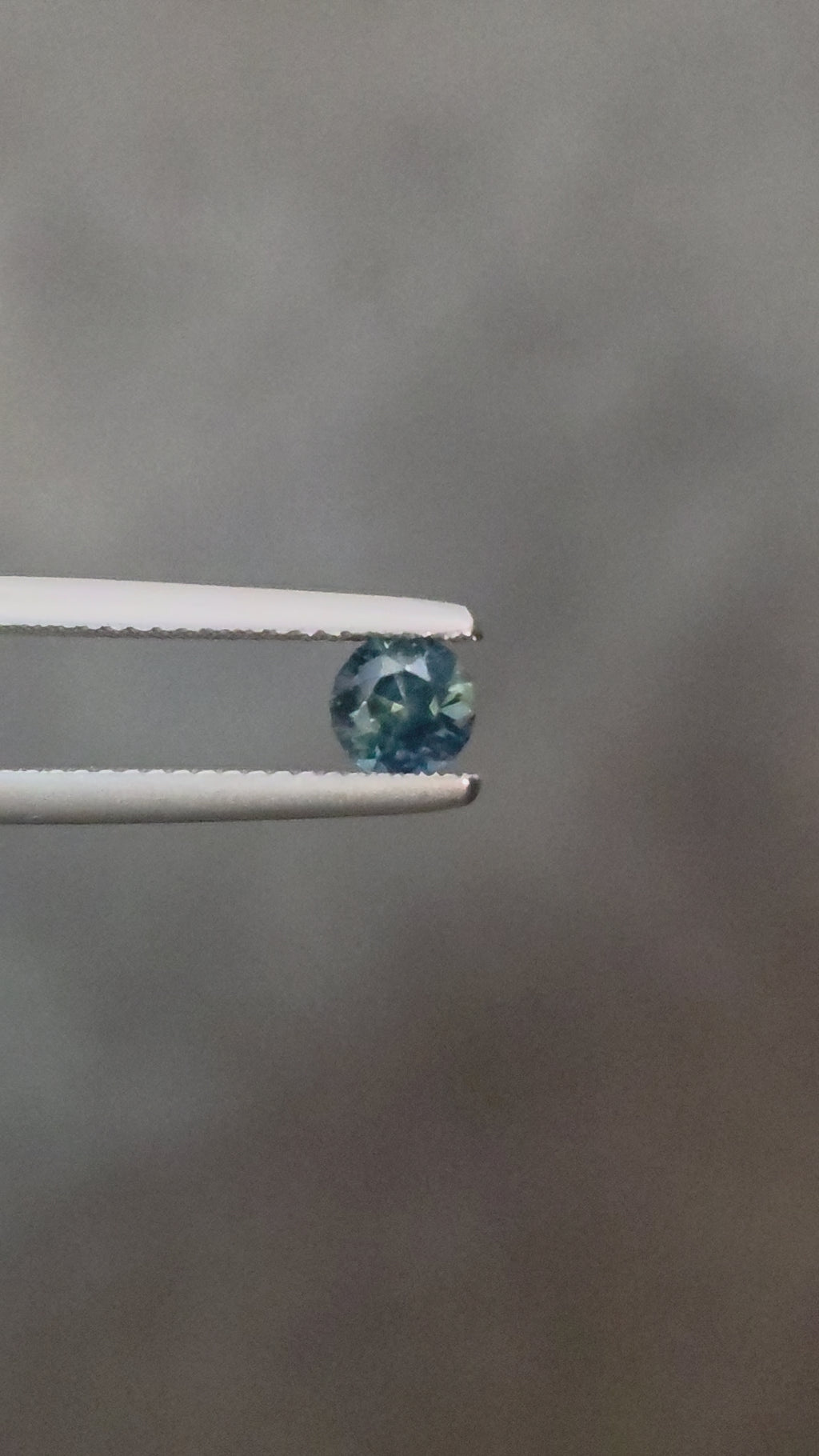 0.65ct Australian Sapphire Round Cut Teal Green
