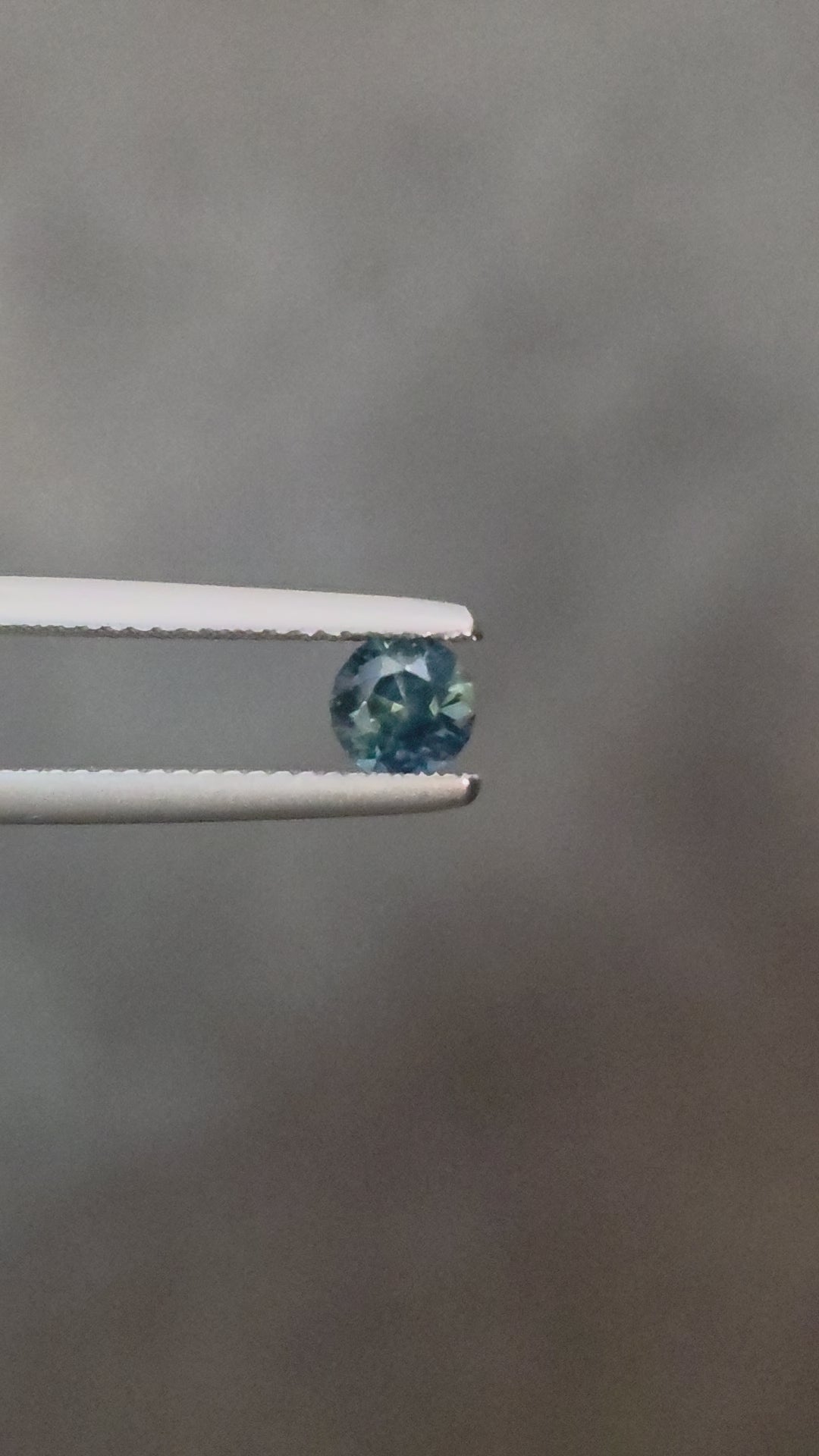 0.65ct Australian Sapphire Round Cut Teal Green